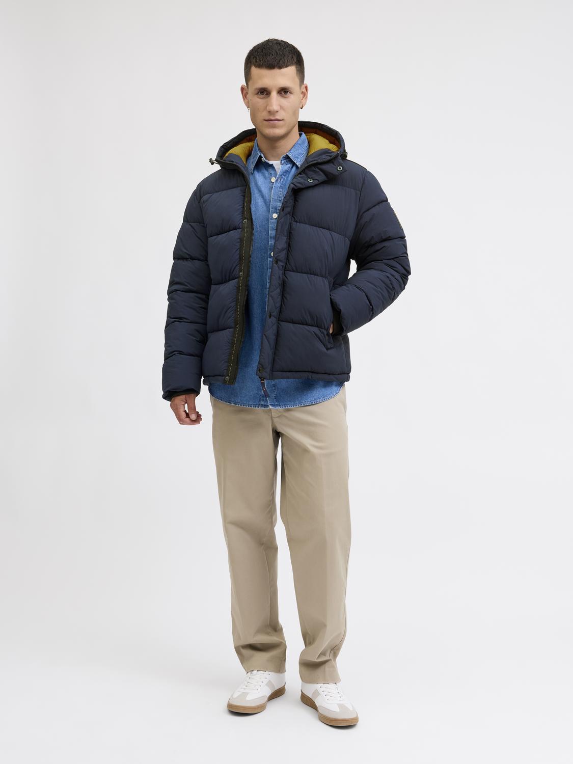 model_shot-front_full