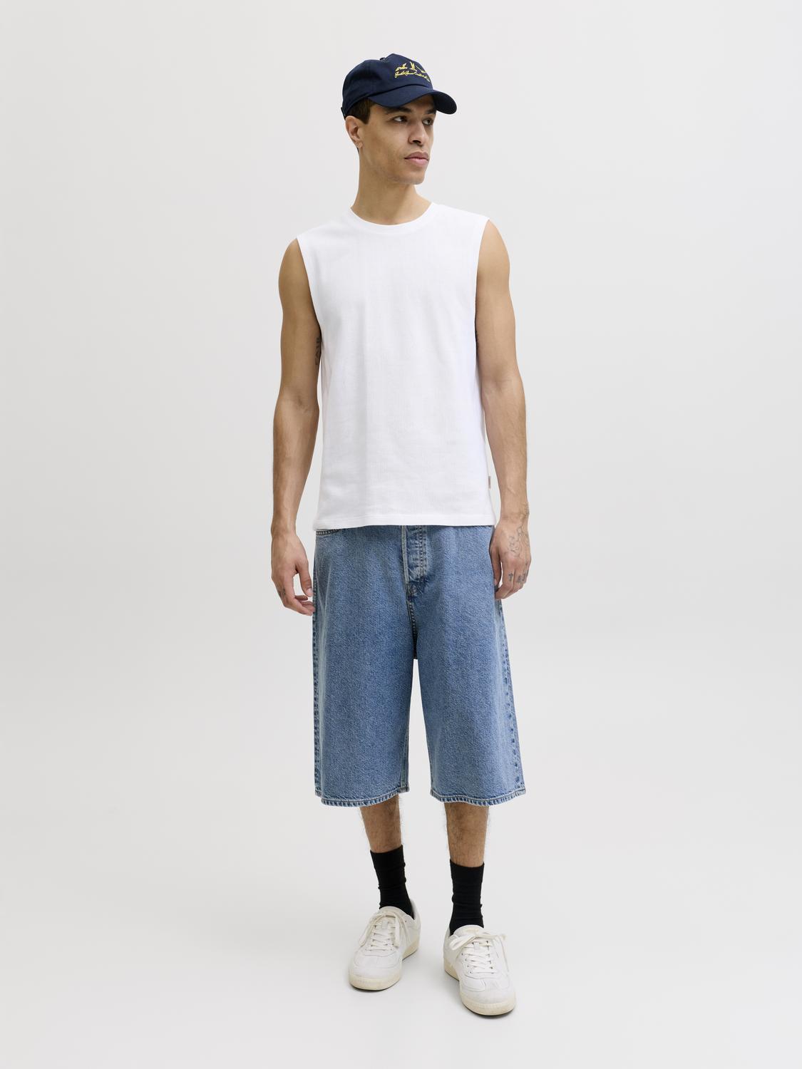 model_shot-front_full