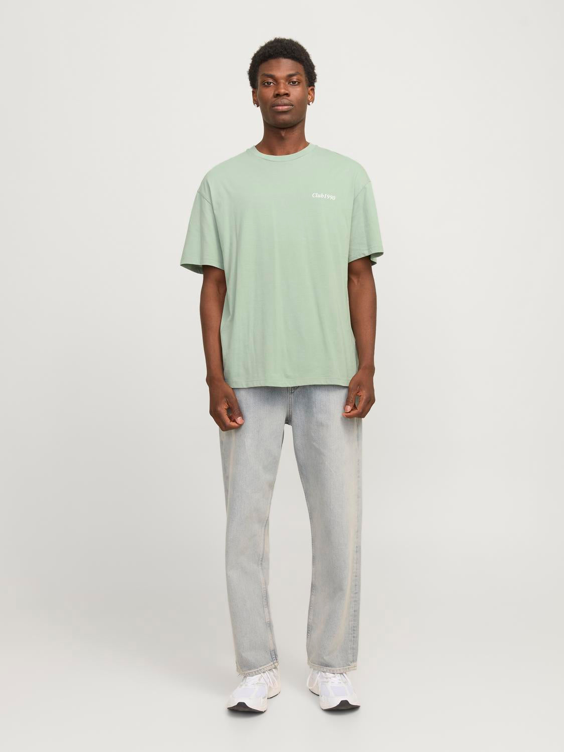 model_shot-front_full