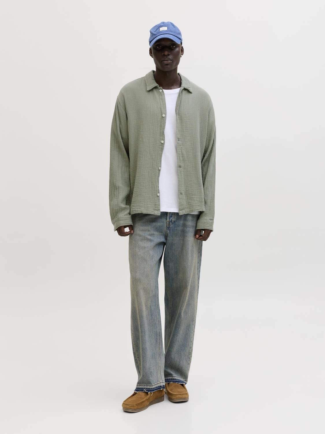model_shot-front_full