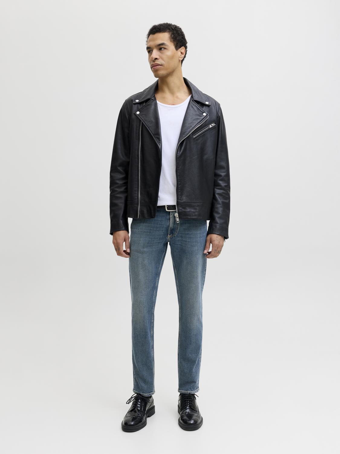 model_shot-front_full