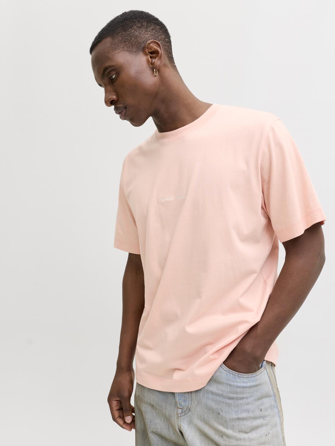 model_shot-creative