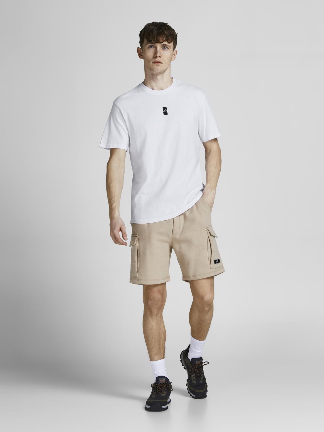 model_shot-front_full