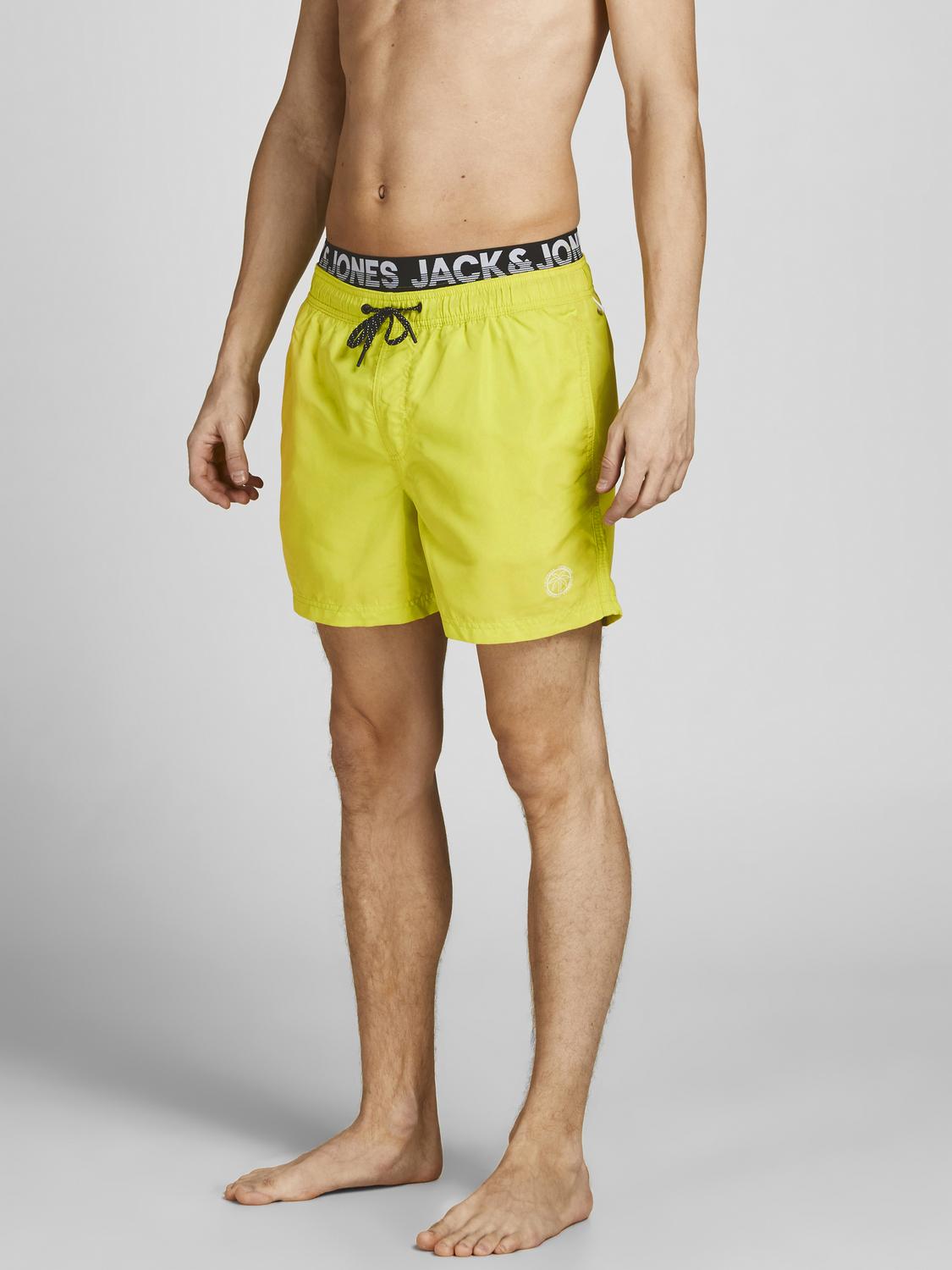 model_shot-front
