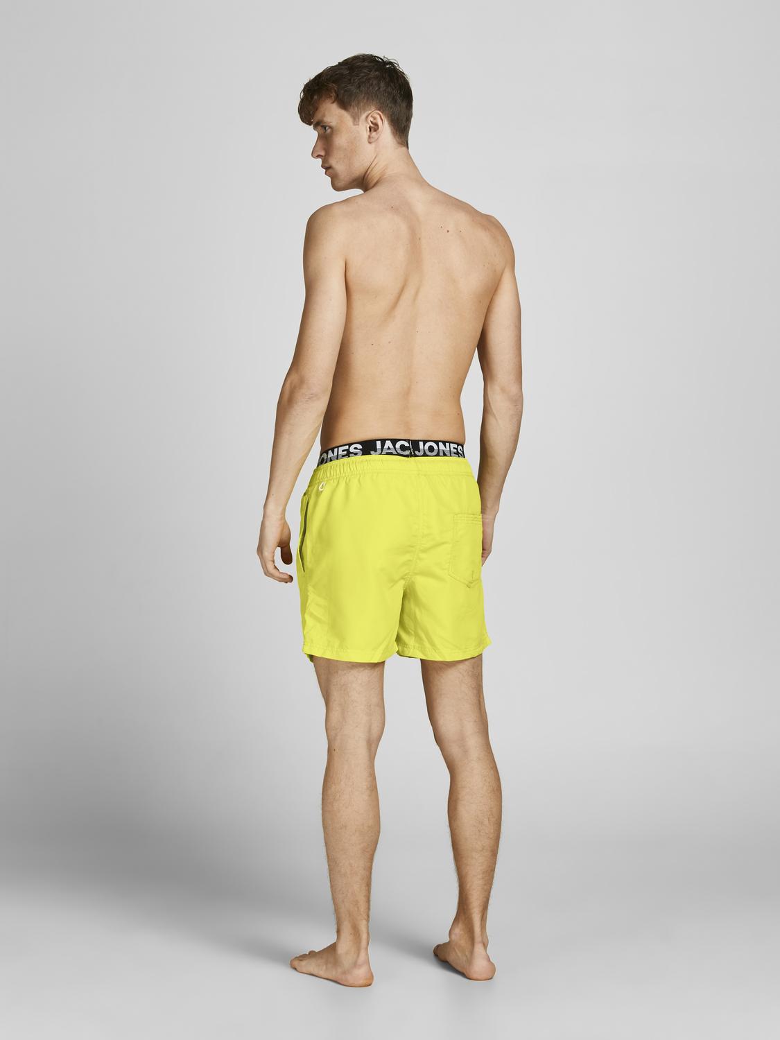 model_shot-back