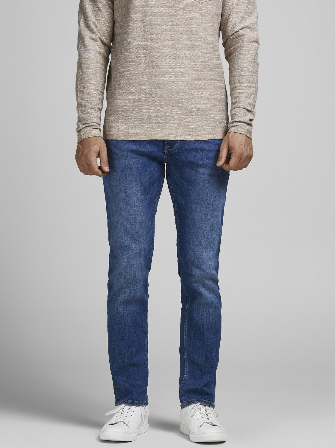 model_shot-front