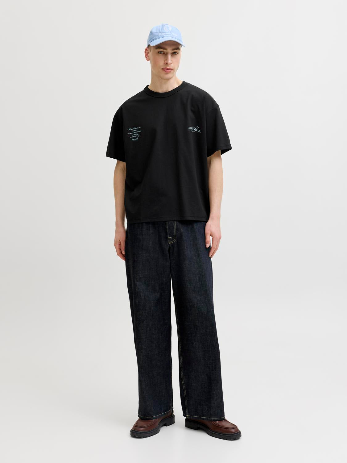 model_shot-front_full