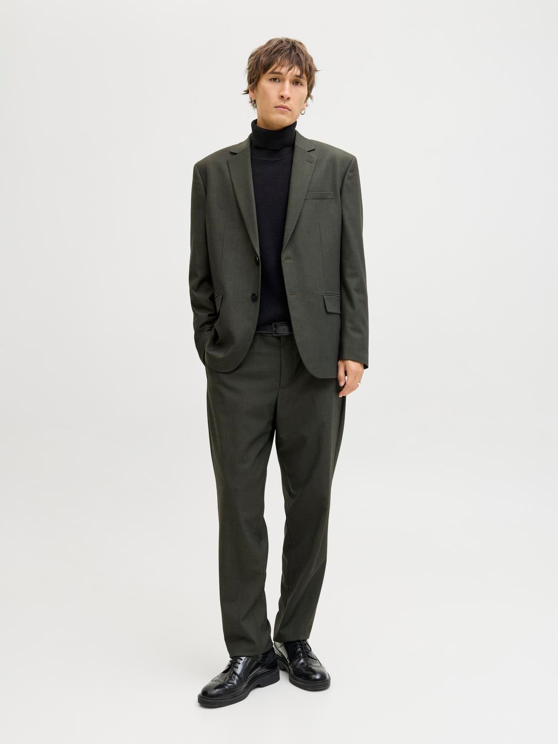model_shot-front_full