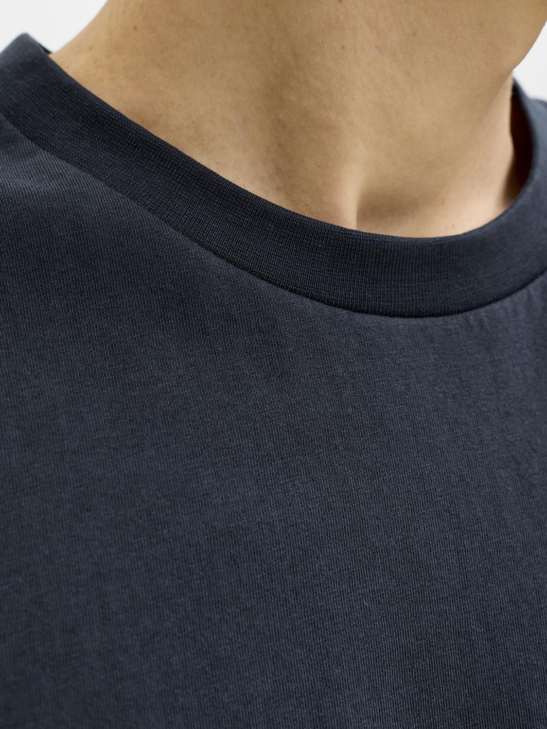 model_shot-detail