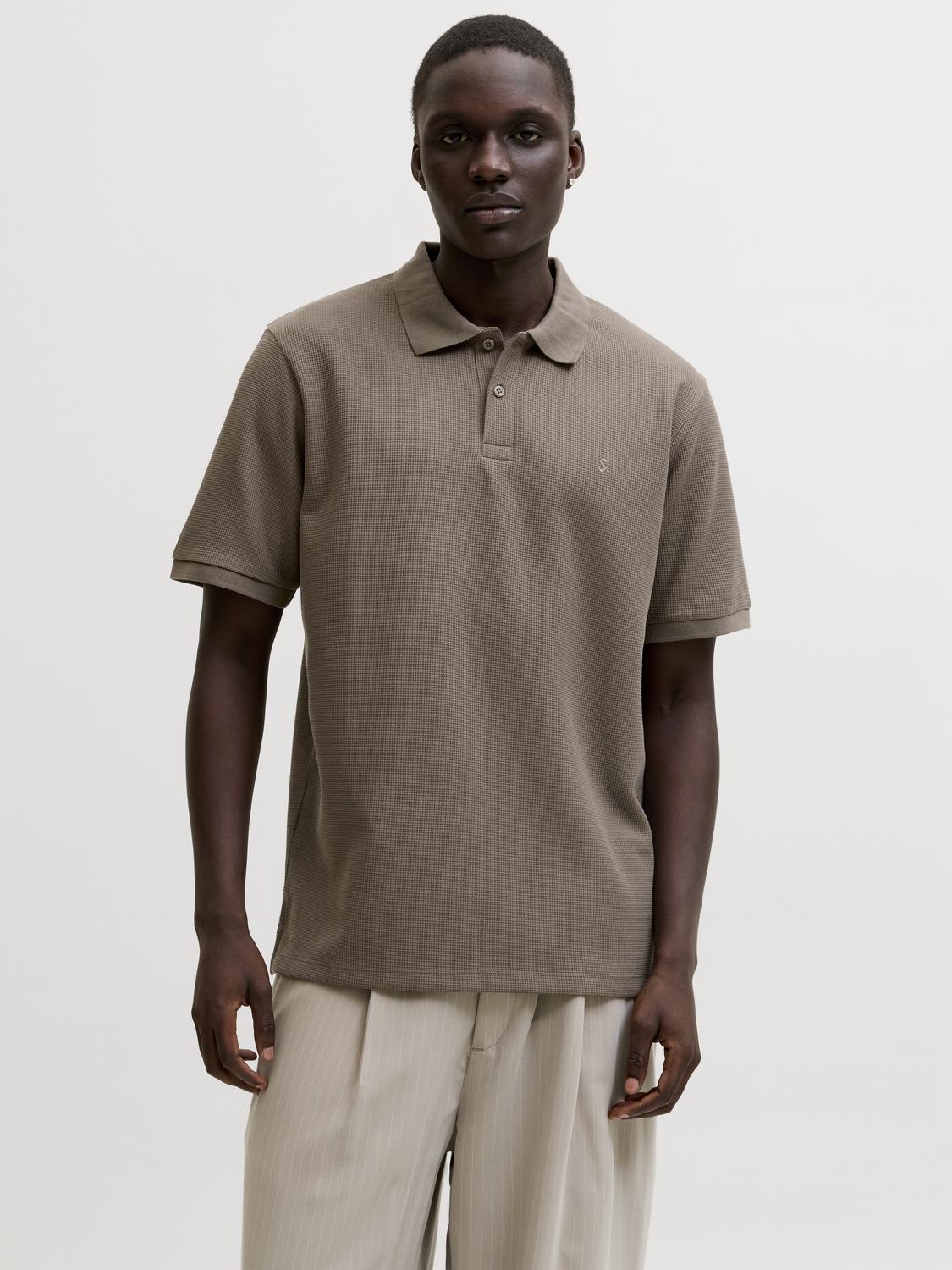 model_shot-front