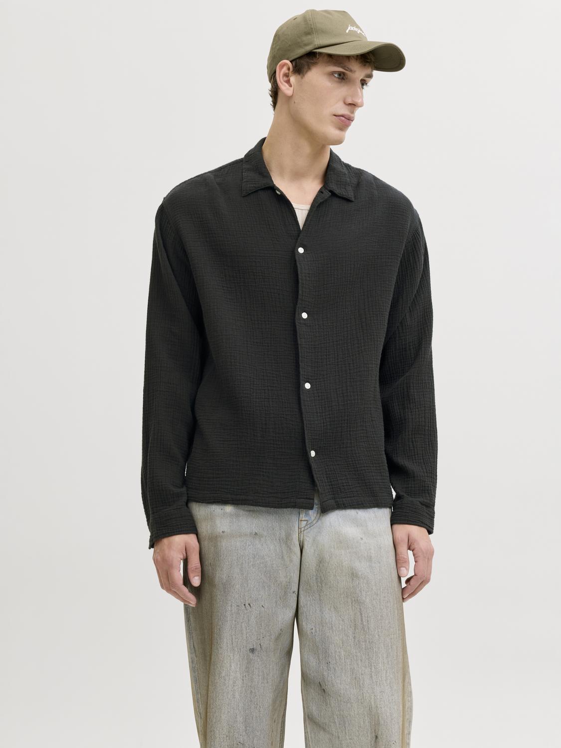 model_shot-front