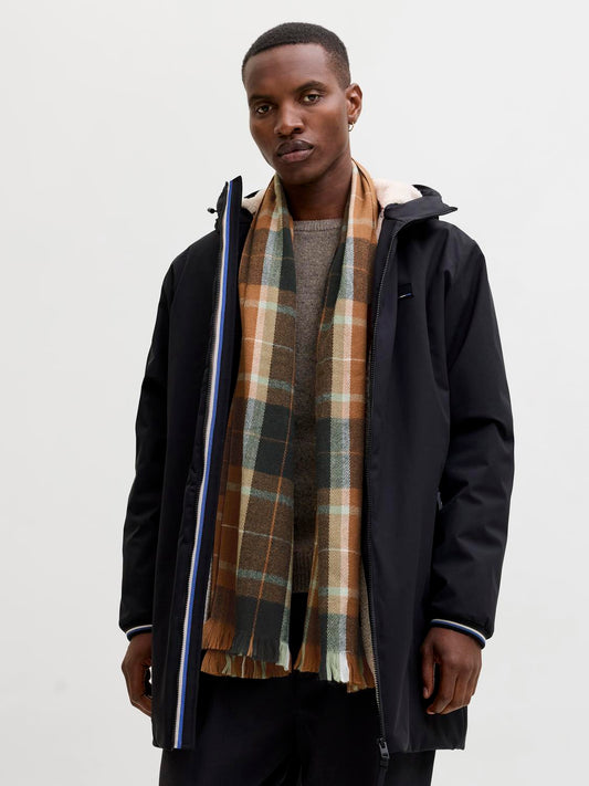 model_shot-front