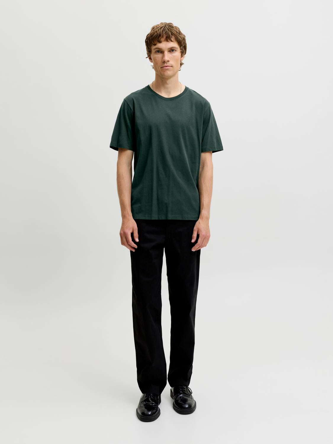 model_shot-front_full