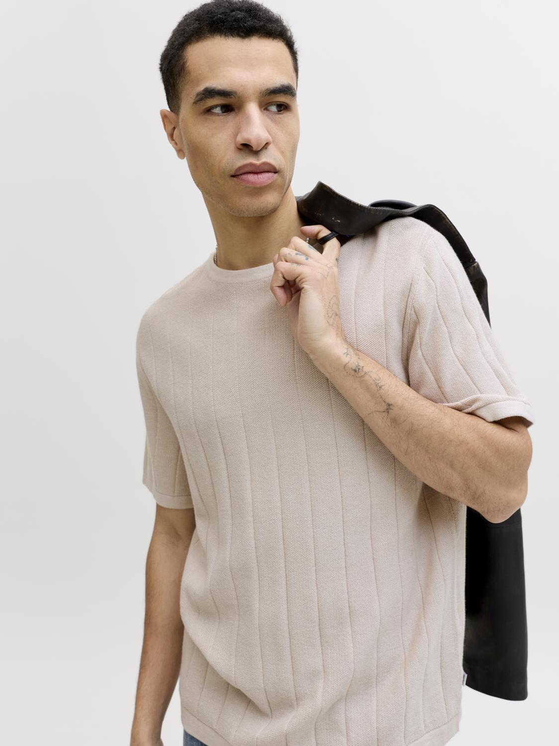 model_shot-creative