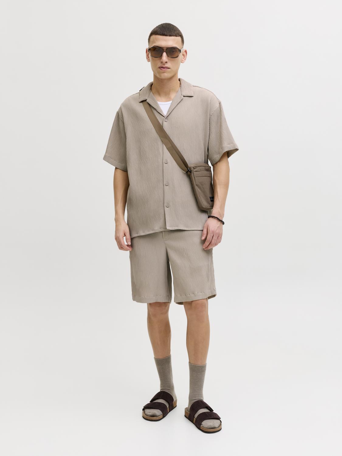 model_shot-front_full