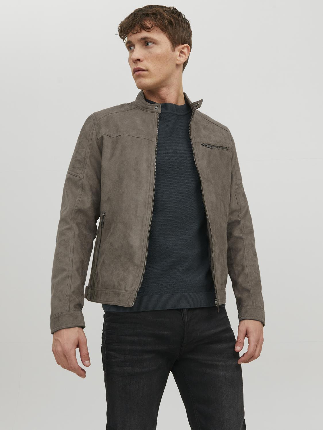 model_shot-front