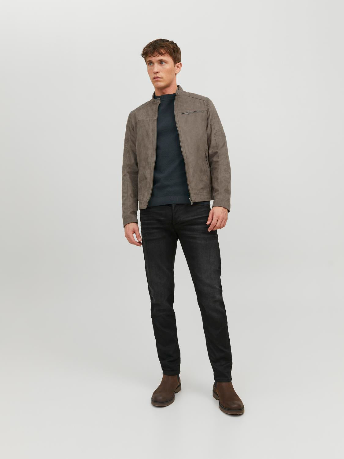 model_shot-front_full