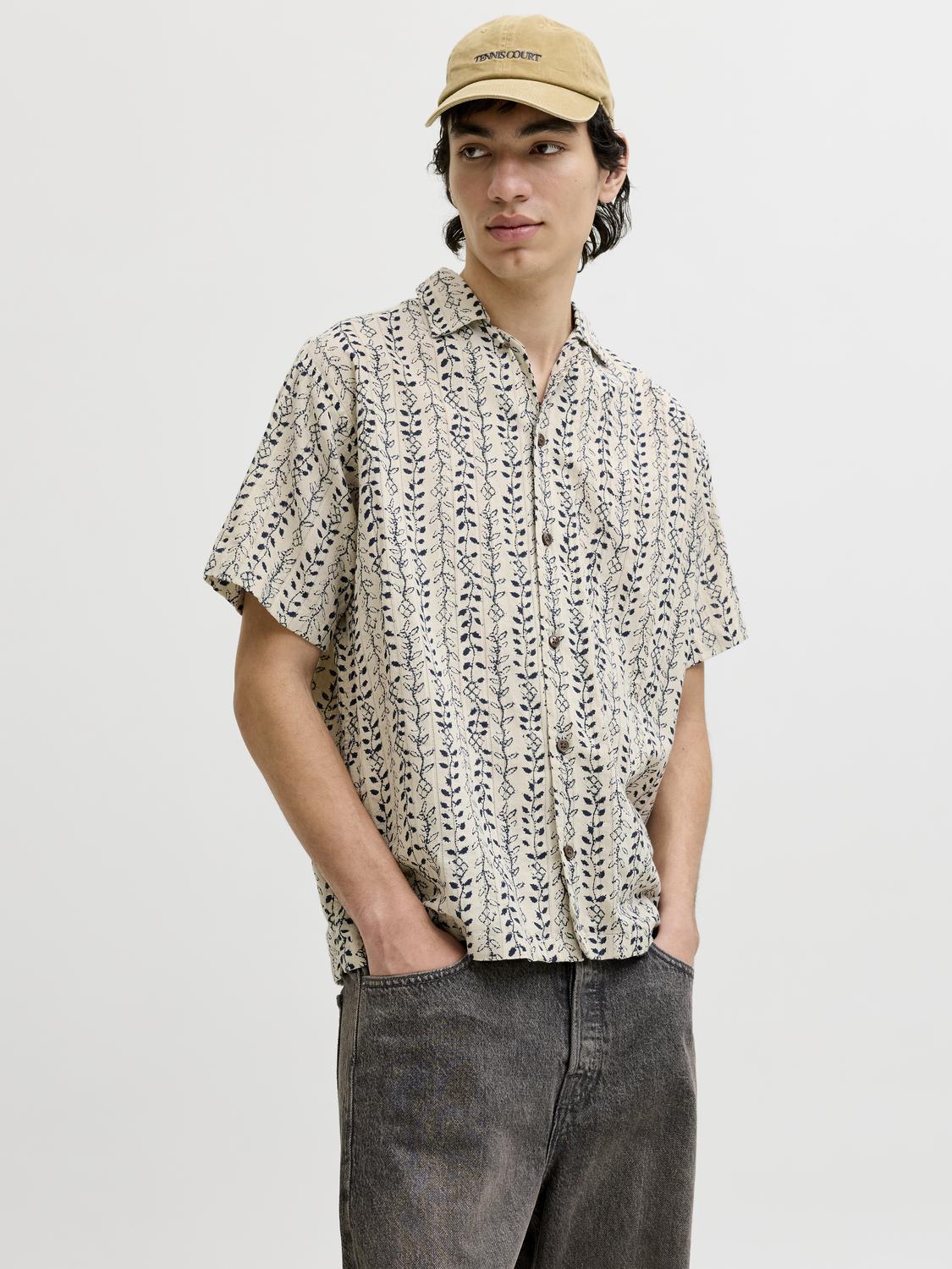 model_shot-front
