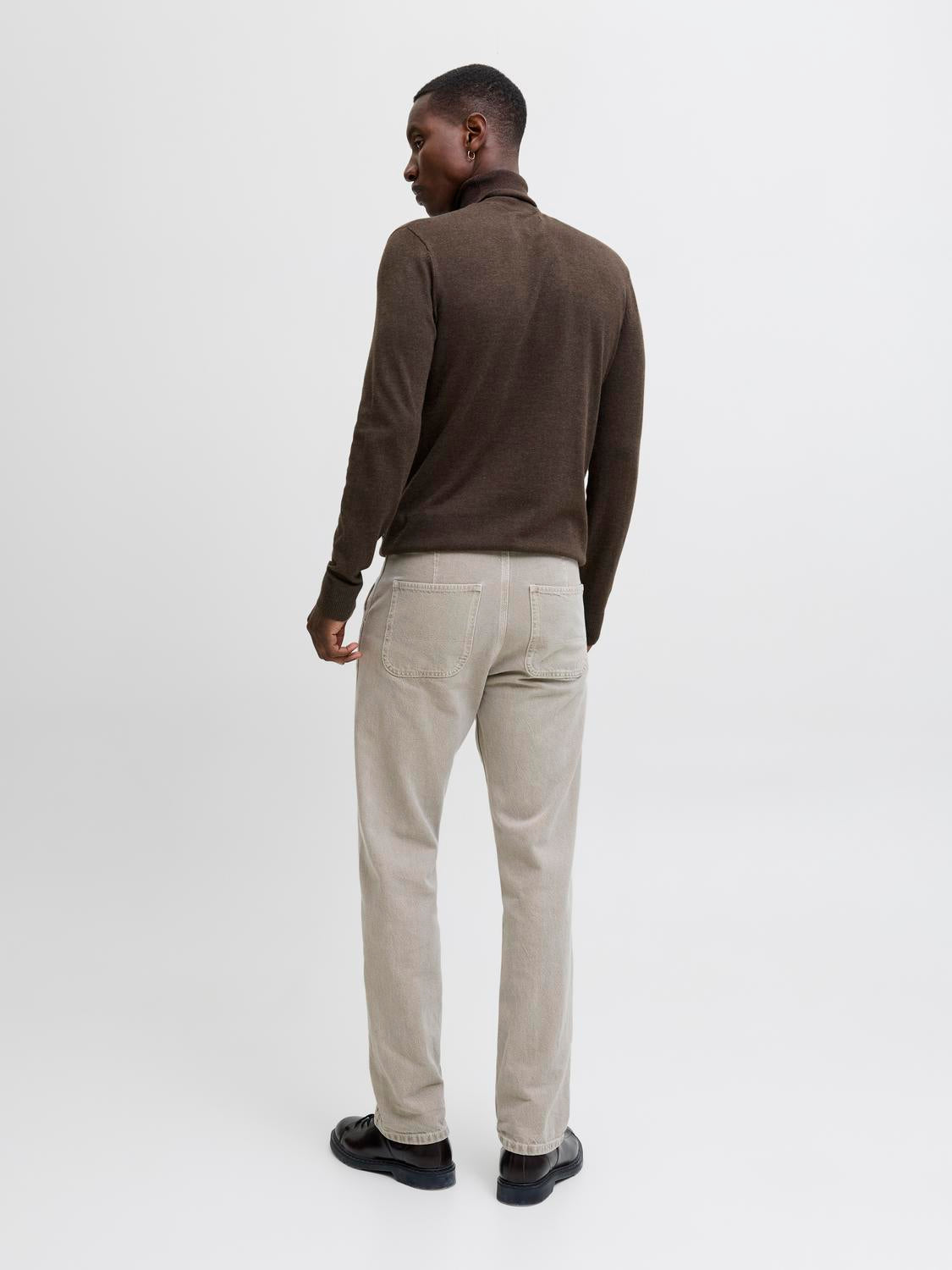 model_shot-back