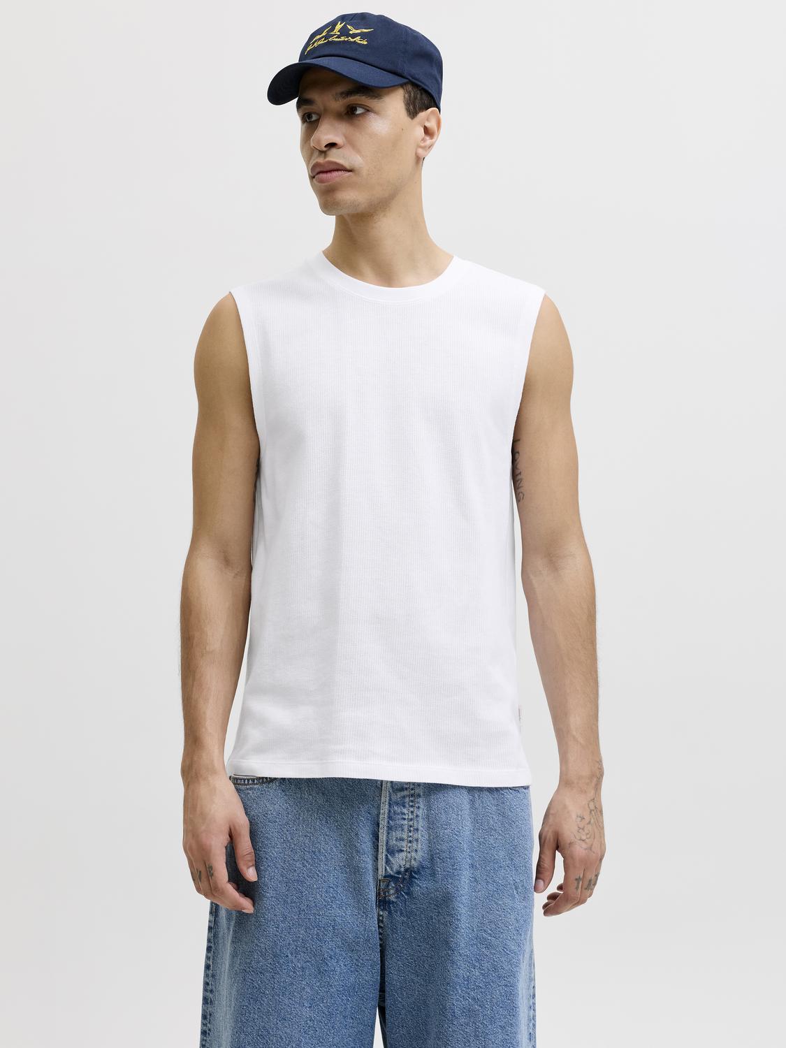 model_shot-front
