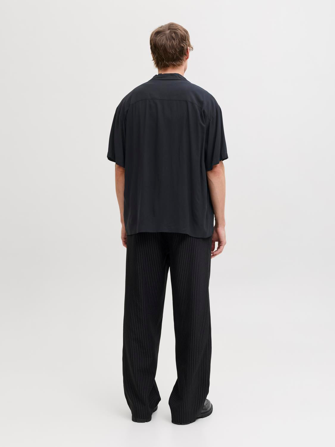 model_shot-back