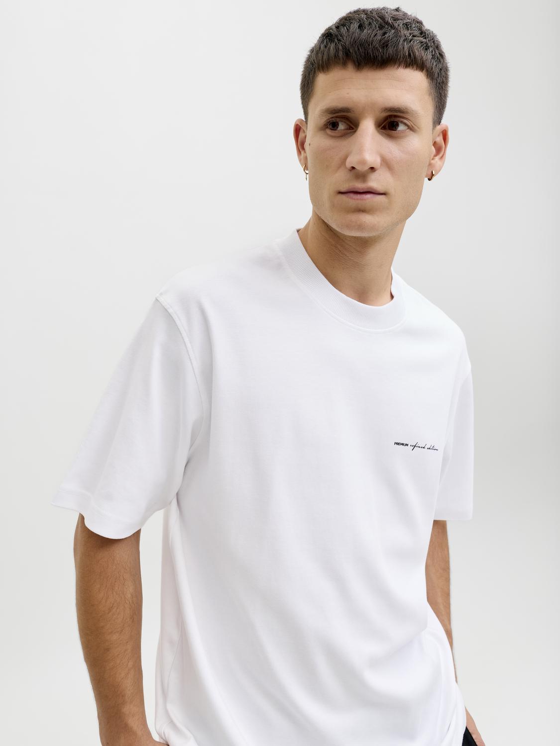 model_shot-creative