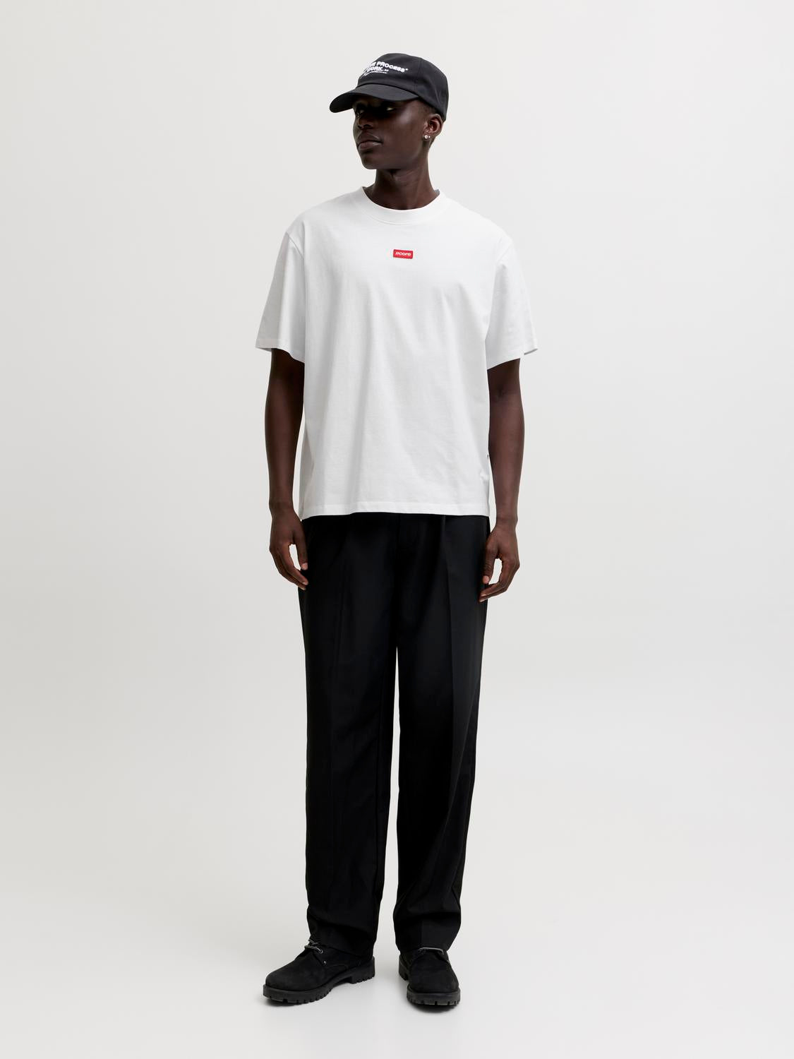 model_shot-front_full