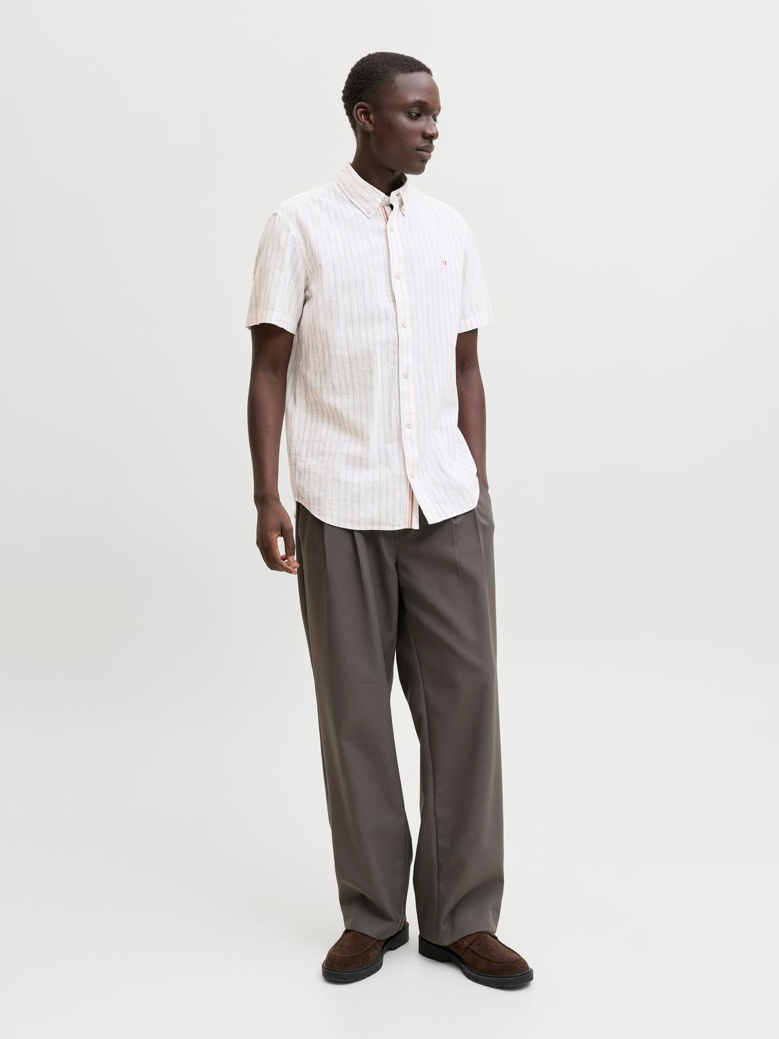 model_shot-front_full
