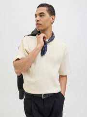  تفاصيل خامة محبوكة لتيشيرت رجالي نص كم لون Antique White من جاك آند جونز