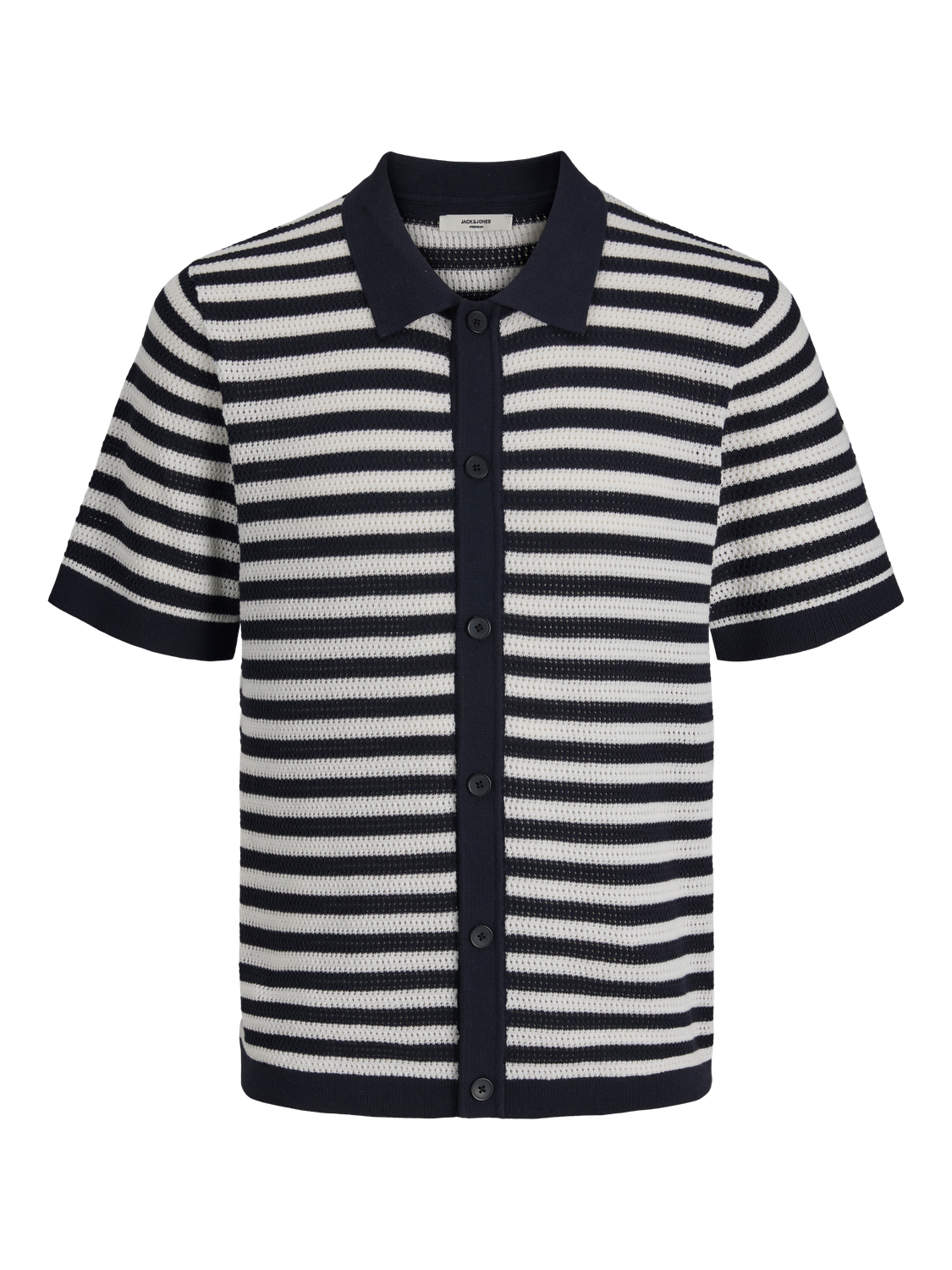 عرض أمامي لقميص بولو رجالي قطن نص كم من جاك آند جونز مع تفاصيل الأكمام.