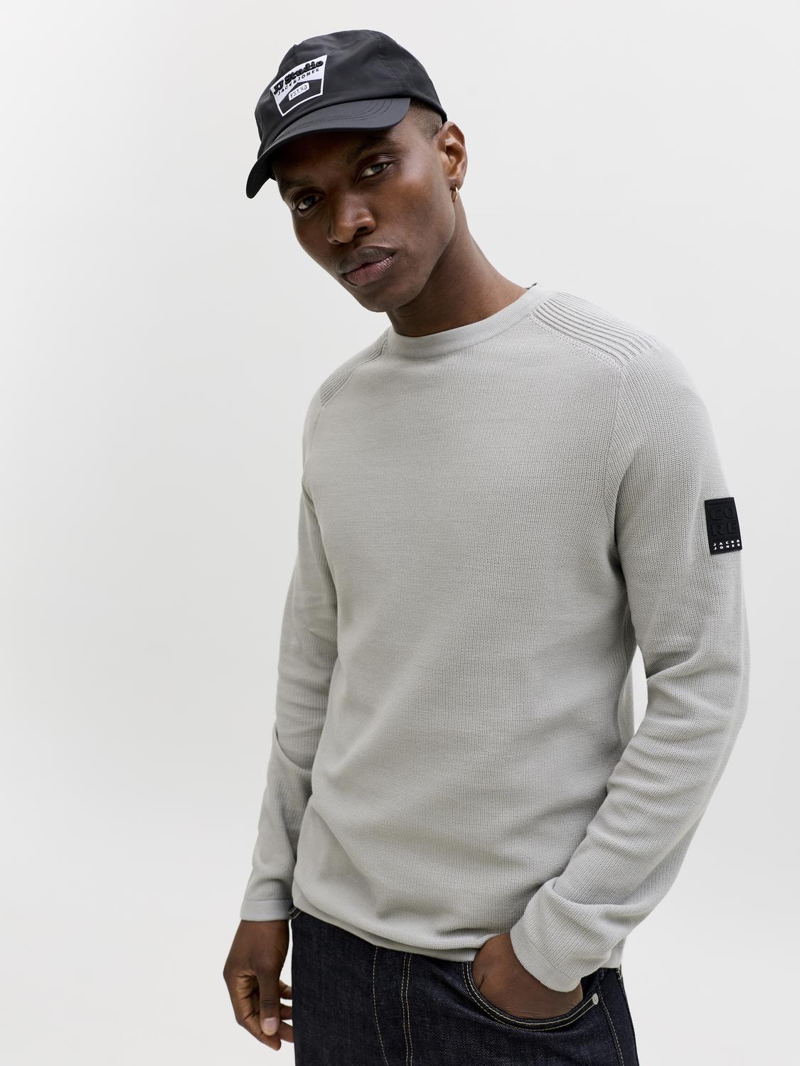 model_shot-creative