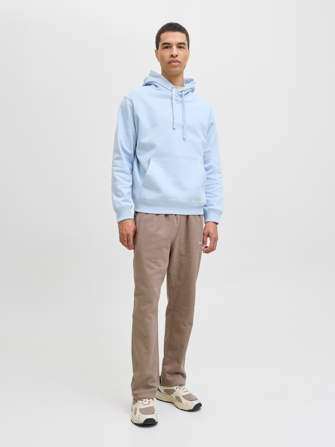 model_shot-front_full