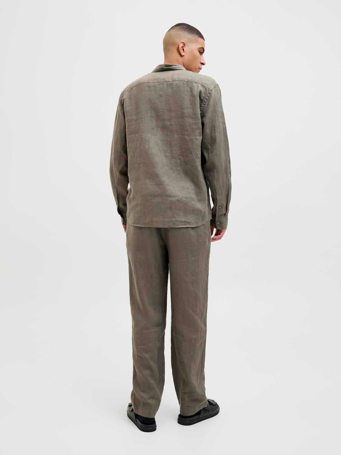 model_shot-back