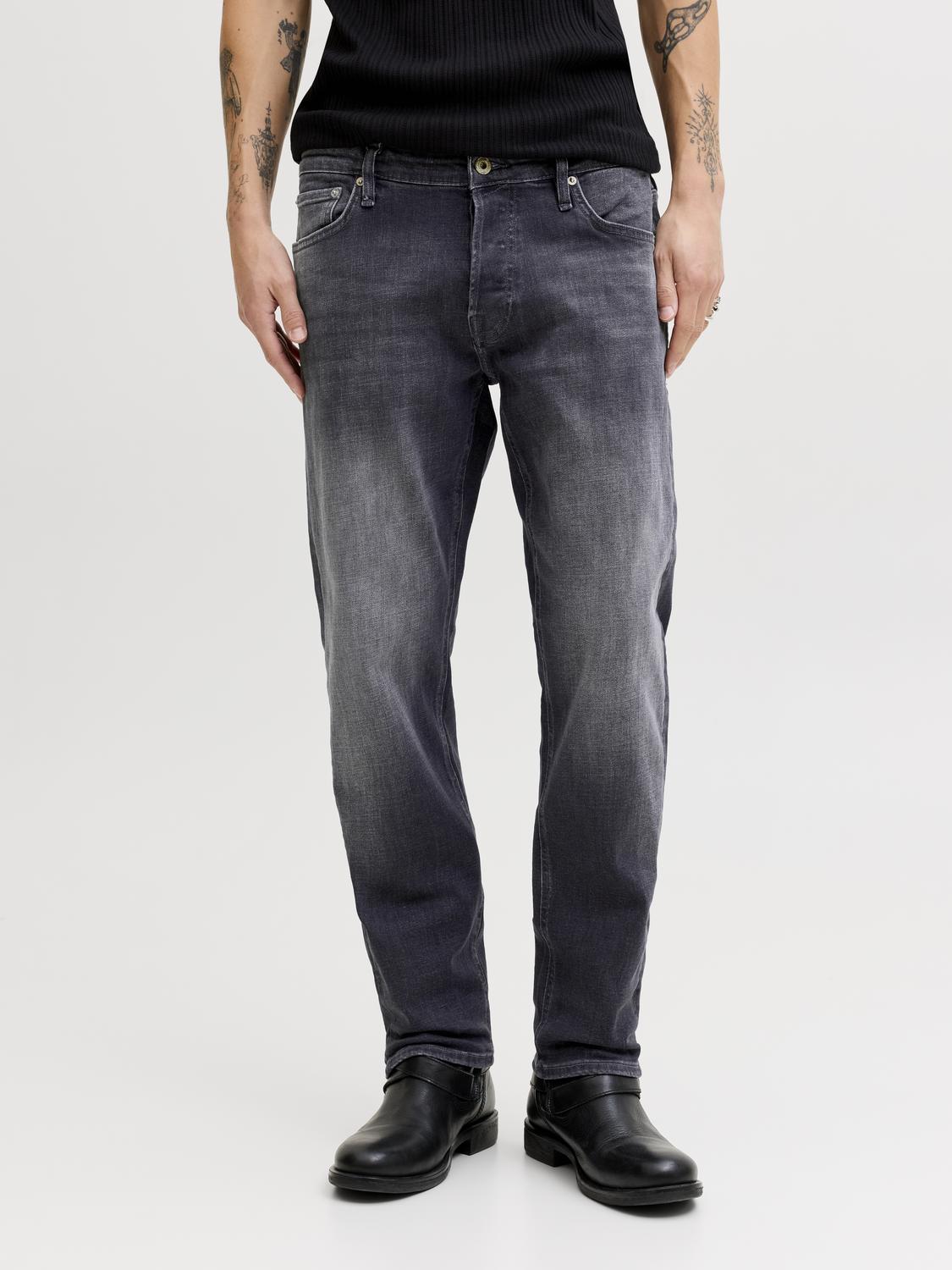 model_shot-front