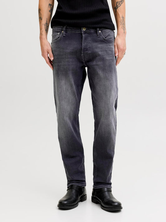 model_shot-front