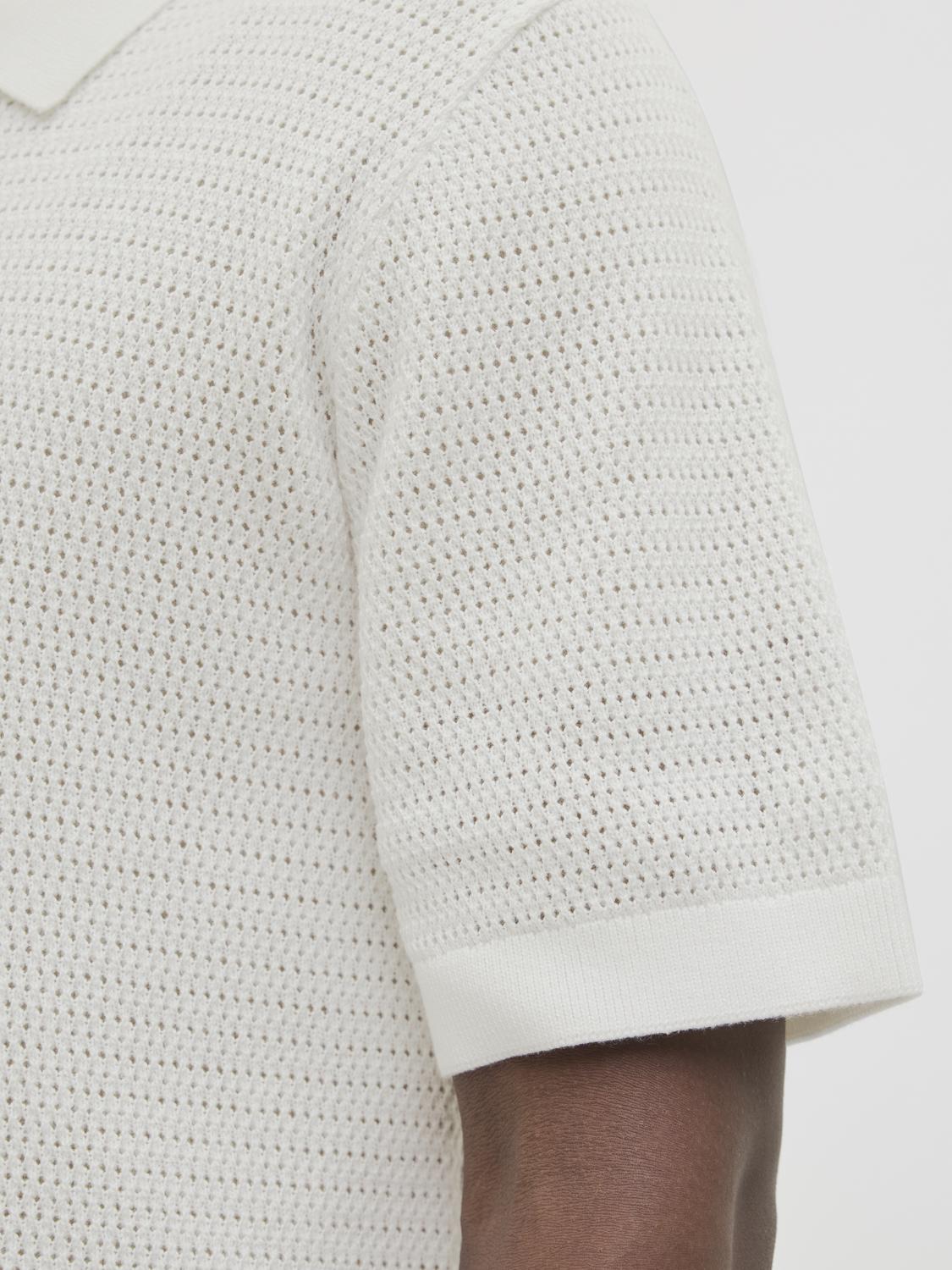 تفاصيل القماش المريح للقميص بولو من جاك آند جونز مع لياقة بولو.