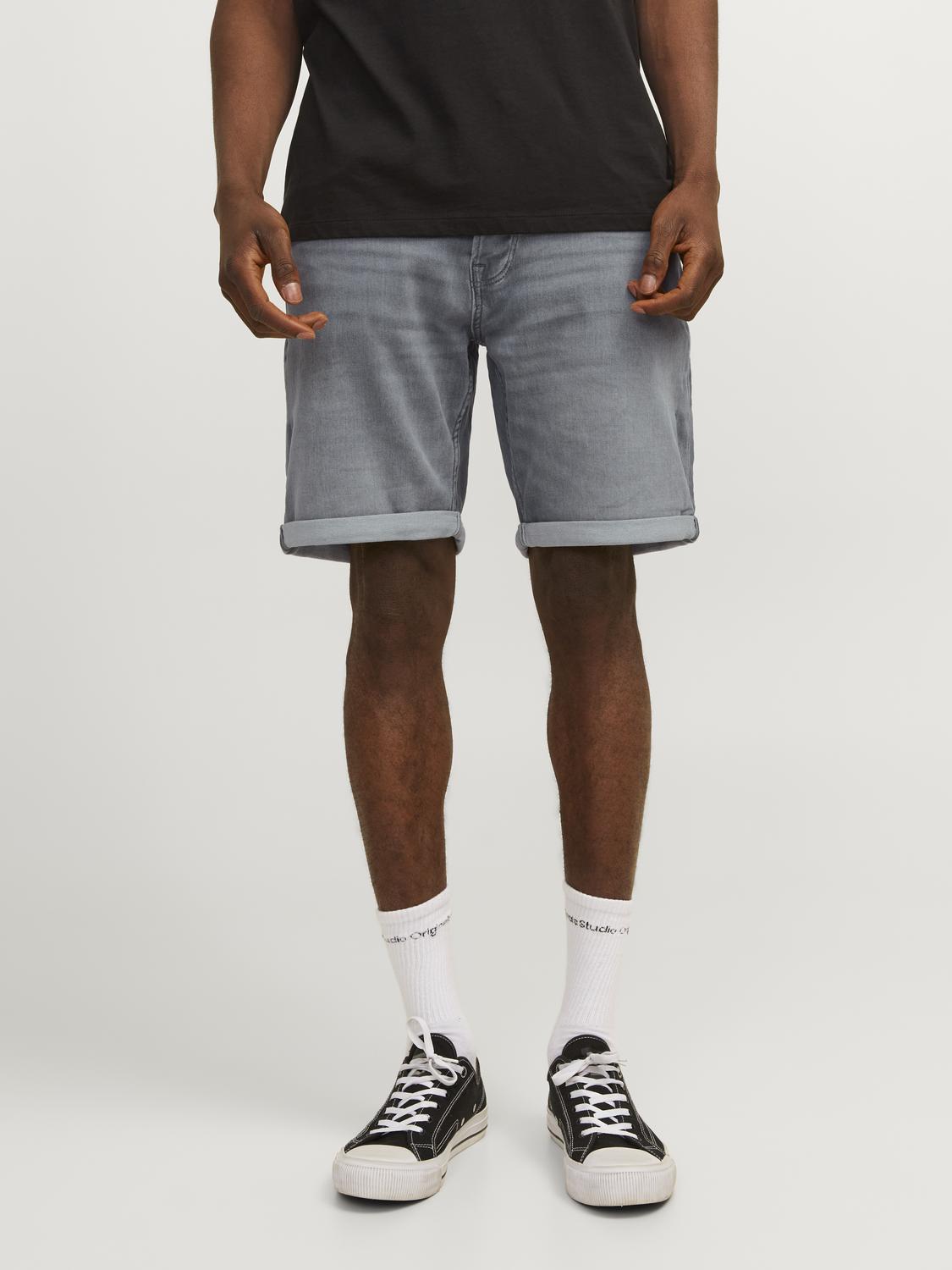 model_shot-front