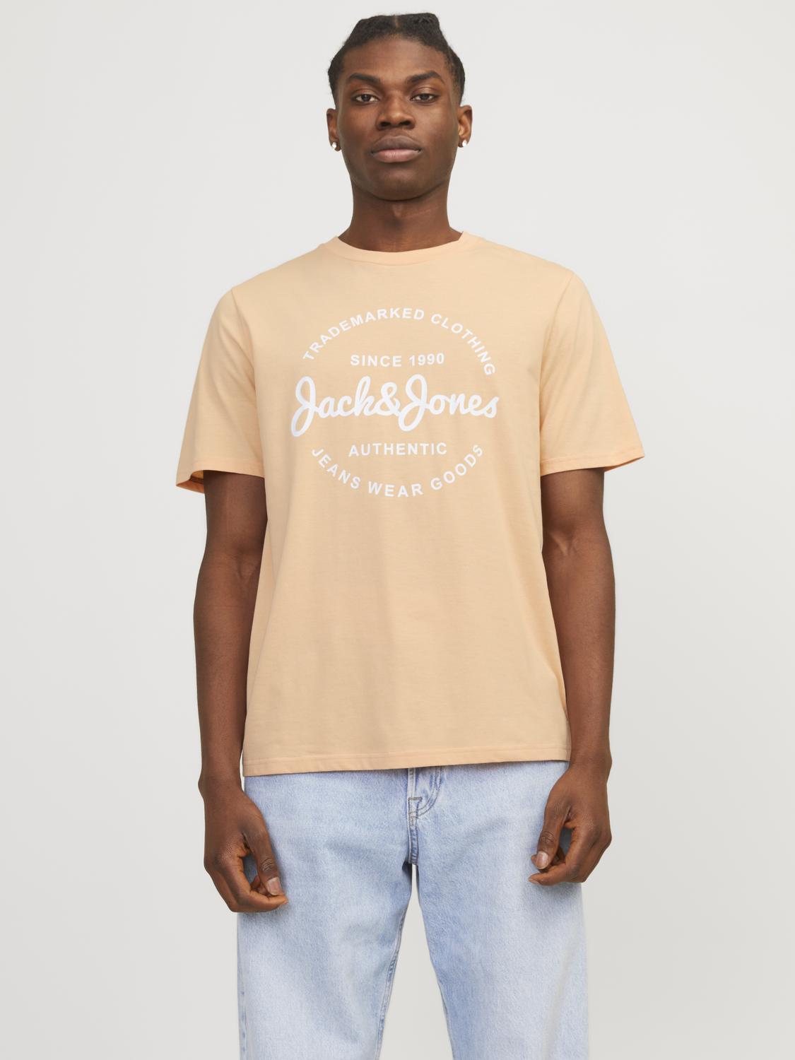 model_shot-front