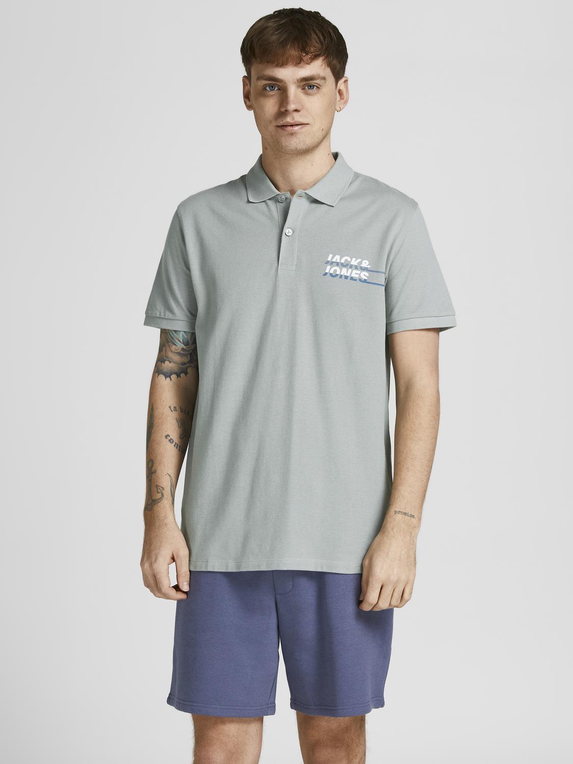 model_shot-front