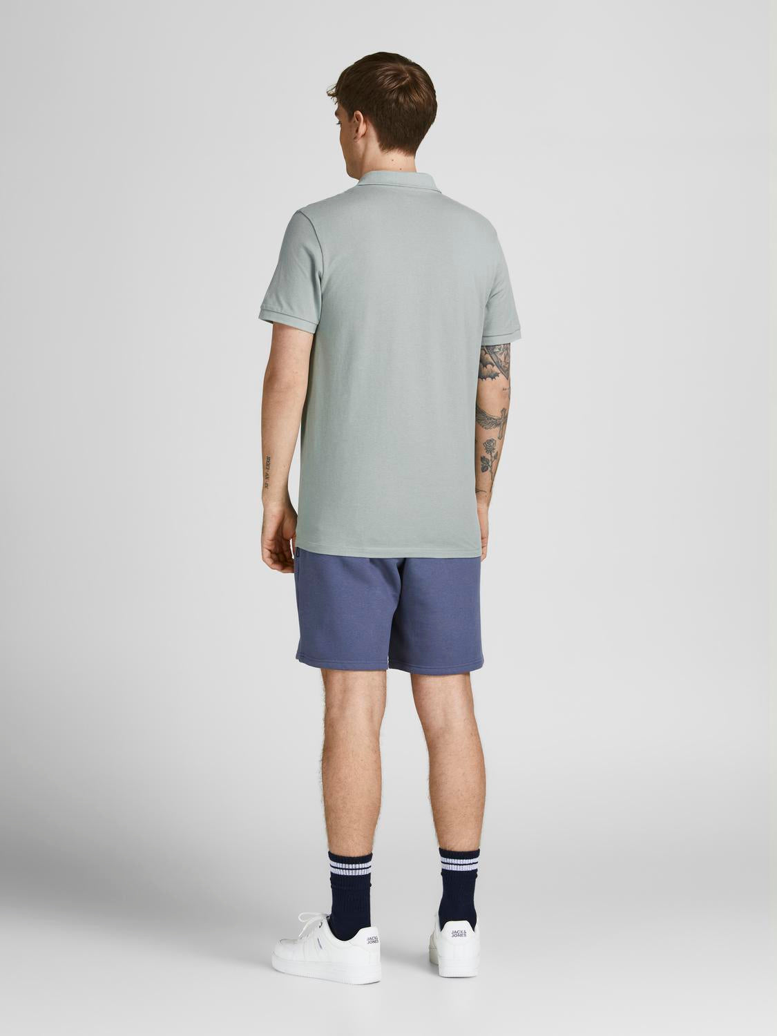 model_shot-back