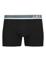 model_shot-front_full