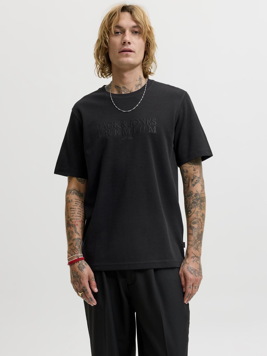 model_shot-front