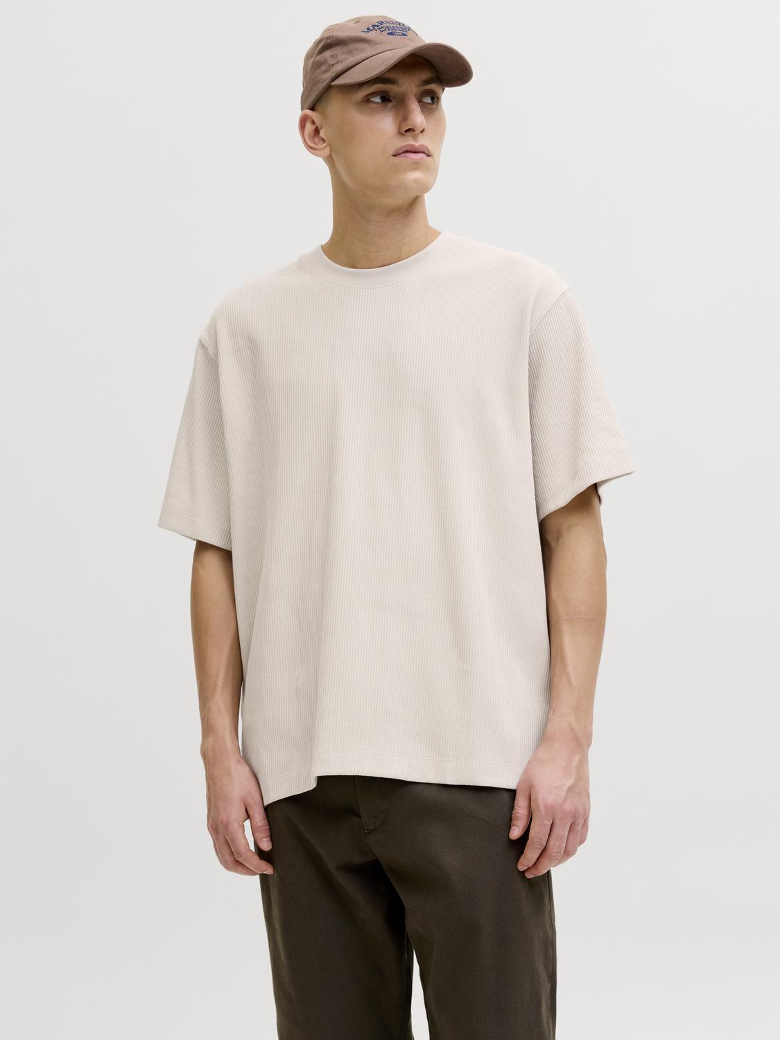 model_shot-front